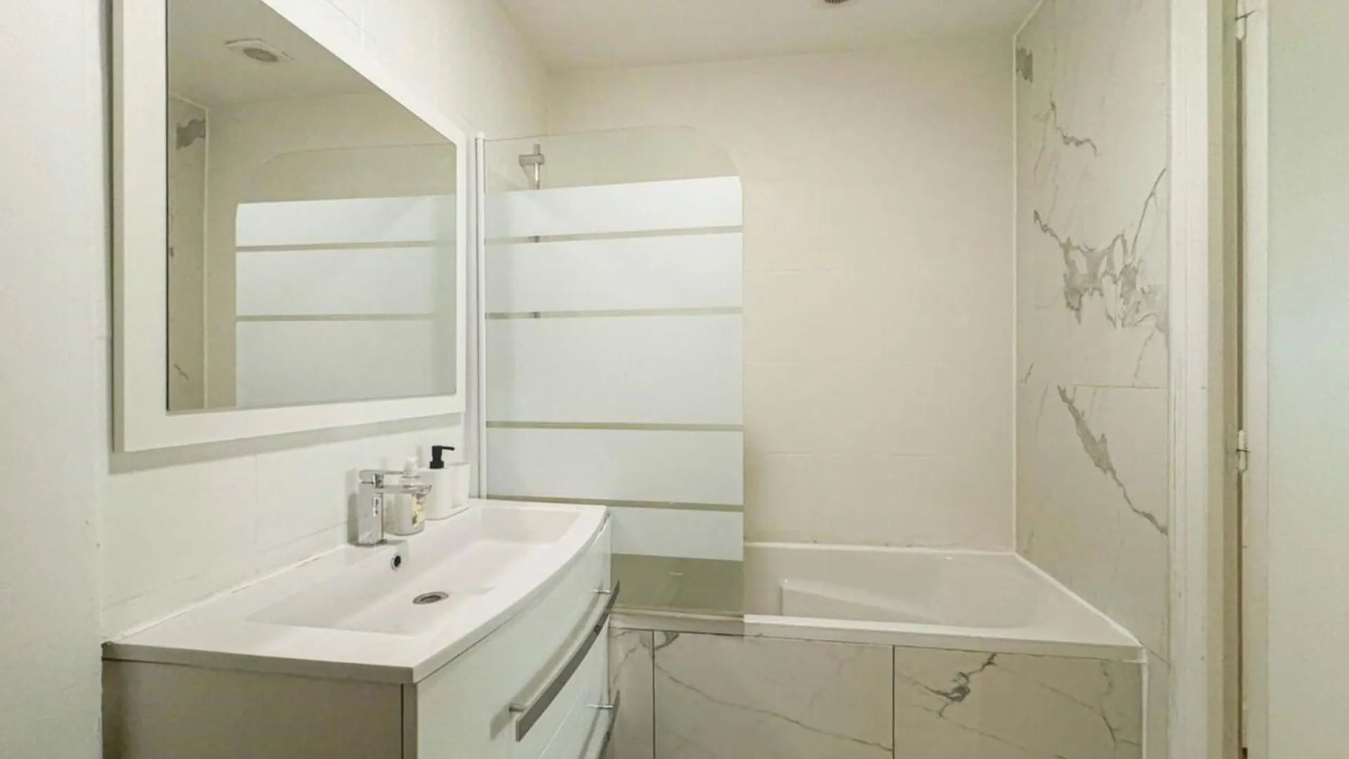 Flexliving - Whole Flat - Banquier Apartment Paris France